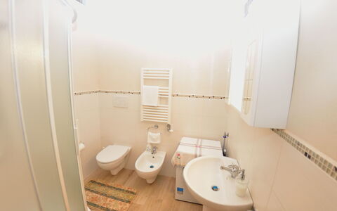 Borgo Di Zacco: Badezimmer, Eigentum, Zimmer, Armatur, Toilette, Grundeigentum, Haus, Interior Design, Toilleten Sitz, Fussboden