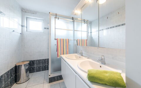 De Vakantieduinen Aan Zee: Badezimmer, Eigentum, Zimmer, Interior Design, Gebäude, Die Architektur, Haus, Grundeigentum, Daylighting, Fliese