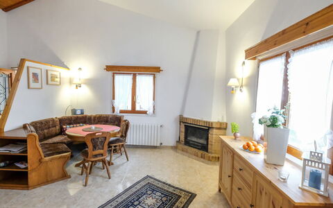 Reny: Eigentum, Zimmer, Möbel, Gebäude, Interior Design, Fussboden, Decke, Haus, Grundeigentum, Tabelle