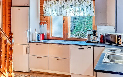 Kesäranta: Küche, Küchengerät, Interior Design, Major Appliance, Countertop, Spüle, Holz, Cabinetry, Flooring, Sinken