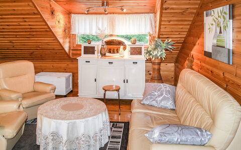 Kesäranta: Möbel, Interior Design, Holz, Decke, Beleuchtung, Zimmer, Zuhause, Couch, Flooring, Wohnzimmer