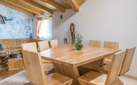 Cetina: Zimmer, Eigentum, Möbel, Esszimmer, Tabelle, Interior Design, Haus, Gebäude, Fussboden, Grundeigentum