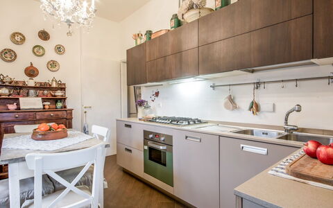 Madda: Cabinetry, Countertop, Spüle, Möbel, Sinken, Produkt, Küchengerät, Küche, Zapfhahn, Herd