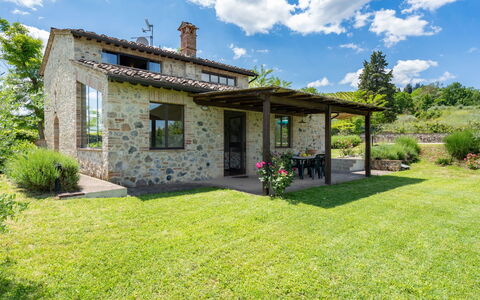 Villa Alba: Eigentum, Haus, Gebäude, Zuhause, Grundeigentum, Garten, Hütte, Bauernhaus, Gras, Estate