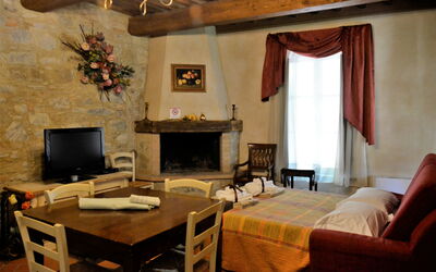 Rio Maggiore: Tabelle, Möbel, Eigentum, Gebäude, Holz, Stuhl, Wohnzimmer, Bilderrahmen, Beleuchtung, Interior Design