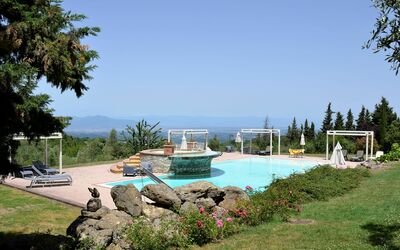 Villa Di Meletro: Pflanze, Wasser, Himmel, Eigentum, Baum, Vegetation, Grundstueck, Natürliche Landschaft, Arecales, See