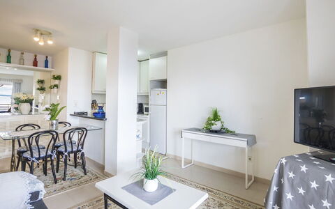 Vista al Mar: Zimmer, Möbel, Eigentum, Weiss, Interior Design, Wohnzimmer, Gebäude, Tabelle, Haus, Fussboden
