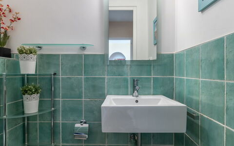 Bonica: Badezimmer, Fliese, Zapfhahn, Zimmer, Eigentum, Türkis, Keramik, Bad Zubehör, Wand, Armatur