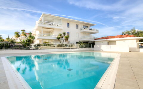 Carqueiranne 101: Schwimmbad, Eigentum, Wolke, Grundeigentum, Haus, Zuhause, Wohngebiet, Villa, Aqua, Azurblau