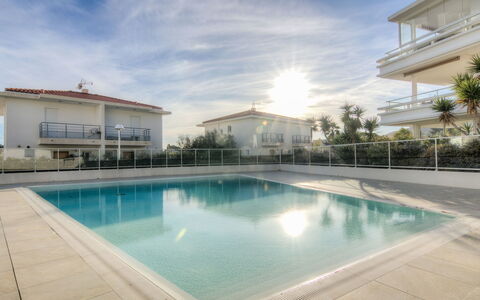 Carqueiranne 101: Schwimmbad, Eigentum, Grundeigentum, Aqua, Resort, Azurblau, Verbundwerkstoff, Rechteck, Fliese, Hotel