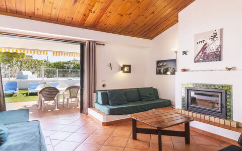 Villa Jacaranda V3: Eigentum, Zimmer, Möbel, Gebäude, Interior Design, Decke, Haus, Wohnzimmer, Grundeigentum, Fussboden