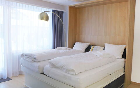 Le Mans: Schlafzimmer, Möbel, Bett, Matratze, Zimmer, Eigentum, Bettdecke, Bettrahmen, Bedding, Interior Design