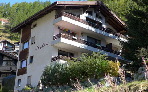 Le Mans: Gebäude, Pflanze, Himmel, Fenster, Baum, Haus, Grundstueck, Wohngebiet, Grundeigentum