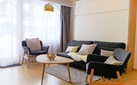 Le Mans: Zimmer, Möbel, Wohnzimmer, Eigentum, Interior Design, Tabelle, Fussboden, Kaffetisch, Gebäude, Couch