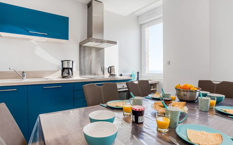 Roch Maria: Zimmer, Eigentum, Türkis, Blau, Interior Design, Möbel, Gelb, Azurblau, Gebäude, Haus