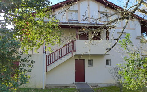 Les Écureuils: Gebäude, Eigentum, Fenster, Pflanze, Haus, Himmel, Baum, Die Architektur, Vegetation