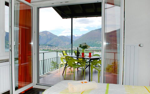 San Nazzaro 25: Eigentum, Zimmer, Haus, Tür, Interior Design, Gebäude, Grundeigentum, Fenster, Die Architektur, Zuhause