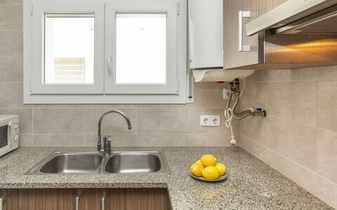 Llançà 270: Countertop, Küche, Küchengerät, Major Appliance, Cabinetry, Spüle, Interior Design, Sinken, Flooring, Armatur