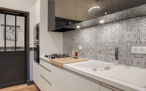 Dinard 189: Zapfhahn, Armatur, Sinken, Eigentum, Cabinetry, Countertop, Badezimmer, Gebäude, Holz, Badezimmerschrank