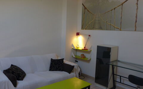 Le Barcarès 545: Möbel, Eigentum, Komfort, Gebäude, Holz, Interior Design, Tabelle, Die Architektur, Kissen, Fussboden