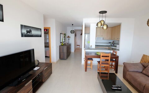 Ona de Mar: Zimmer, Eigentum, Interior Design, Wohnzimmer, Möbel, Gebäude, Haus, Fussboden, Decke, Grundeigentum
