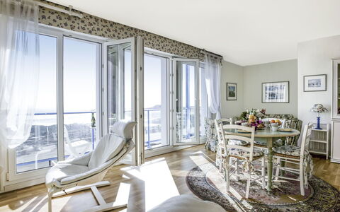 Hoédic: Zimmer, Eigentum, Weiss, Möbel, Interior Design, Gebäude, Haus, Gelb, Fussboden, Wohnzimmer