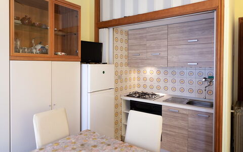Eveten Apartments - Diano Marina: Zimmer, Eigentum, Fliese, Möbel, Cabinetry, Countertop, Interior Design, Fussboden, Küche, Gebäude