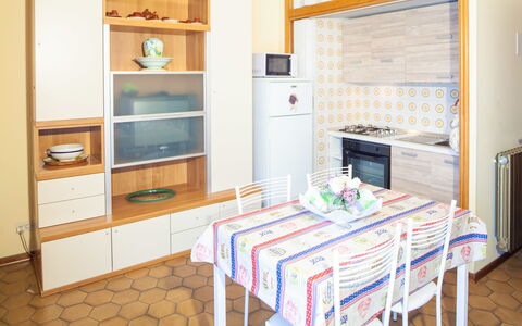 Eveten Apartments - Diano Marina: Möbel, Zimmer, Eigentum, Küche, Cabinetry, Interior Design, Gebäude, Fussboden, Haus, Countertop
