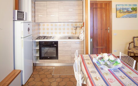 Eveten Apartments - Diano Marina: Zimmer, Eigentum, Möbel, Gebäude, Küche, Interior Design, Cabinetry, Haus, Fussboden, Grundeigentum