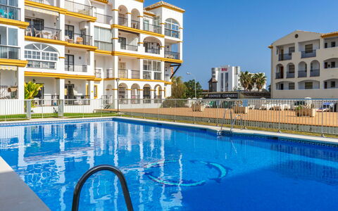 Imperial Puerto: Schwimmbad, Eigentum, Gebäude, Resort, Wohnung, Grundeigentum, \Stadt, Eigentumswohnung, Hotel, Freizeit