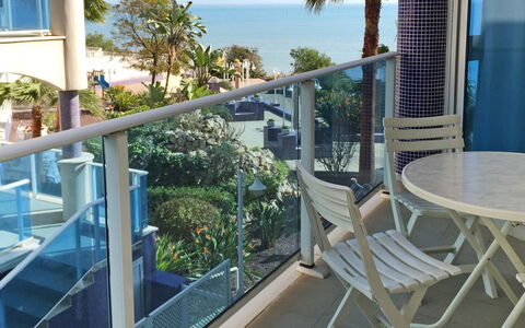 Playasol 1: Eigentum, Haus, Balkon, Grundeigentum, Gebäude, Geländer, Wohnung, Zimmer, Zuhause, Glas