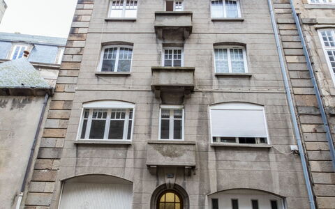Asfeld: Gebäude, Eigentum, Fenster, Weiss, Nachbarschaft, Materialeigenschaft, Urban Design, Grundeigentum, Backstein