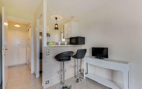 Bella Vista: Eigentum, Zimmer, Decke, Interior Design, Möbel, Gebäude, Fussboden, Haus, Wand, Die Architektur