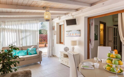 Stella Marina: Eigentum, Zimmer, Interior Design, Gebäude, Wohnzimmer, Decke, Möbel, Haus, Grundeigentum, Zuhause