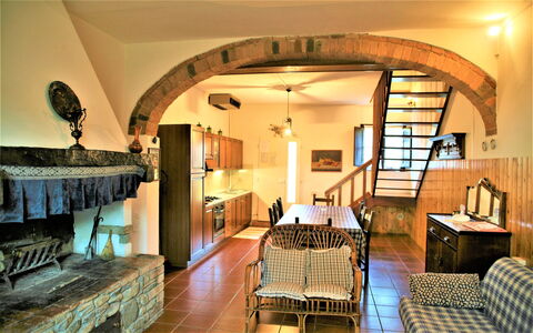 Agriturismo Girasole: Zimmer, Eigentum, Gebäude, Interior Design, Möbel, Decke, Haus, Grundeigentum, Die Architektur, Bogen