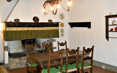 Ginestra: Zimmer, Eigentum, Esszimmer, Möbel, Interior Design, Gebäude, Tabelle, Haus, Decke, Fussboden