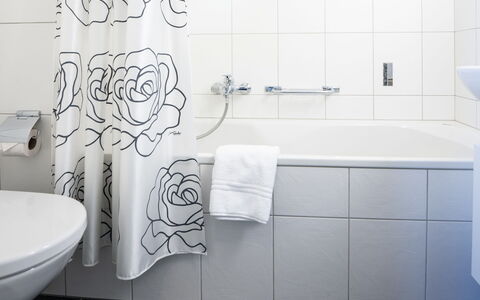 Champfer 2: Pflanze, Wasser, Eigentum, Möbel, Gebäude, Tabelle, Fenster, Azurblau, Stuhl, Interior Design
