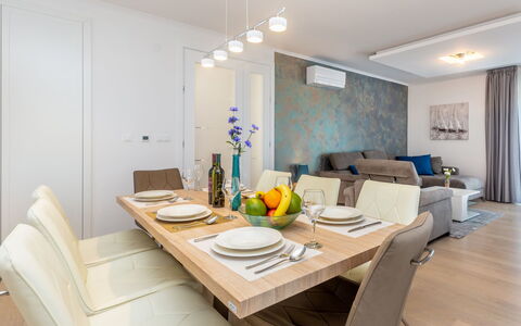 Roko: Zimmer, Eigentum, Möbel, Esszimmer, Interior Design, Tabelle, Gebäude, Wohnzimmer, Fussboden, Decke