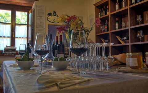 Sole Nel Prato: Zimmer, Tabelle, Esszimmer, Barware, Möbel, Restaurant, Interior Design, Kelche, Weinglas, Glas