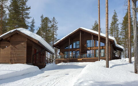 Äkäsmartti a: Holz, Hütte, Blockhaus, Wald, Schuppen, Gartenbauten, Lärche, Wald, Holzbeize