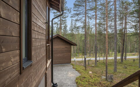 Äkäsmartti a: Holz, Hütte, Blockhaus, Wald, Schuppen, Gartenbauten, Lärche, Wald, Holzbeize