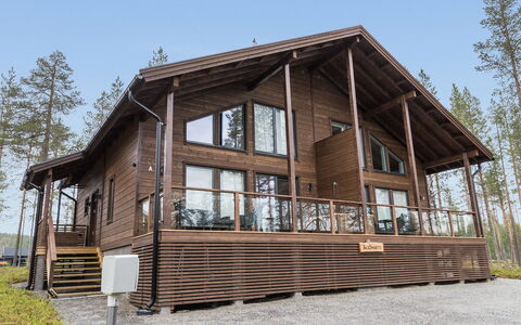Äkäsmartti a: Holz, Hütte, Blockhaus, Wald, Schuppen, Gartenbauten, Lärche, Wald, Holzbeize