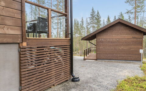 Äkäsmartti a: Holz, Hütte, Blockhaus, Wald, Schuppen, Gartenbauten, Lärche, Wald, Holzbeize