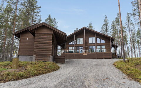 Äkäsmartti a: Holz, Hütte, Blockhaus, Wald, Schuppen, Gartenbauten, Lärche, Wald, Holzbeize