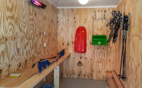 Äkäsmartti a: Holz, Hütte, Blockhaus, Wald, Schuppen, Gartenbauten, Lärche, Wald, Holzbeize