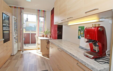 Vienna Waits for You: Zimmer, Eigentum, Interior Design, Gebäude, Fussboden, Countertop, Haus, Möbel, Decke, Holzboden