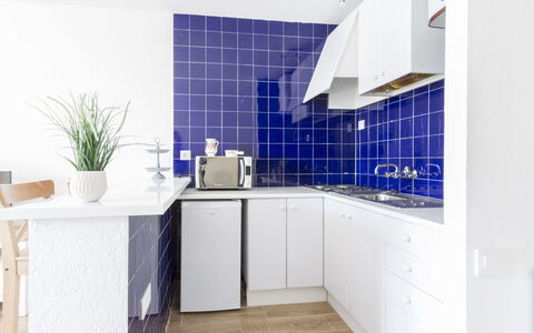 Symar: Fliese, Zimmer, Eigentum, Blau, Interior Design, Küche, Die Architektur, Möbel, Gebäude, Wand