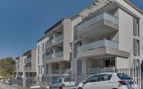 79 Bay: Auto, Himmel, Rad, Gebäude, Fahrzeug, Eigentum, Haus