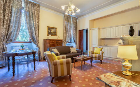 Il Marchese Di Ronta: Zimmer, Interior Design, Eigentum, Möbel, Wohnzimmer, Gebäude, Vorhang, Fussboden, Gelb, Grundeigentum