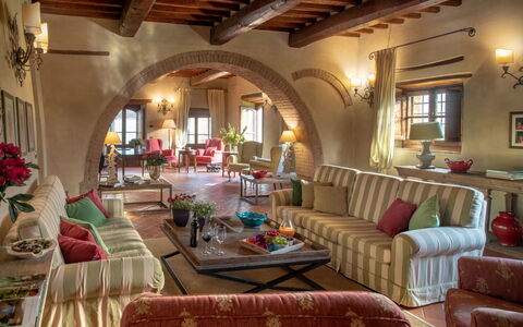 Borgo Gerlino: Zimmer, Eigentum, Gebäude, Interior Design, Möbel, Wohnzimmer, Grundeigentum, Estate, Zuhause, Tabelle